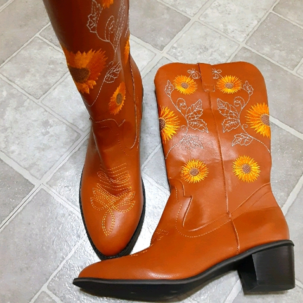 NWOT sunflower boots